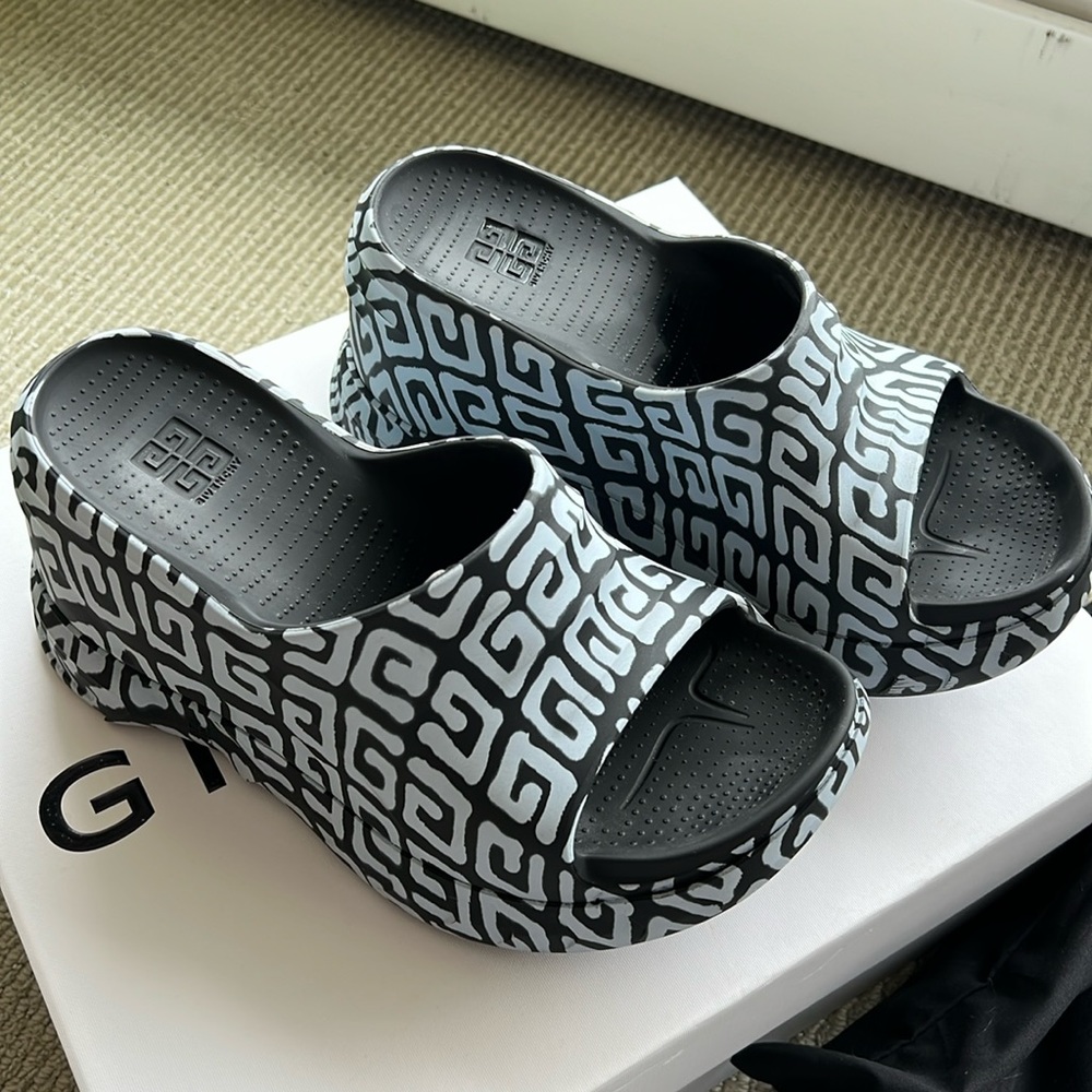 GIVENCHY WOMEN MARSHMALLOW ☁️☁️☁️